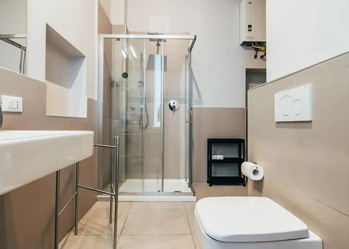 Гостевой дом - Private Bathroom Болонья